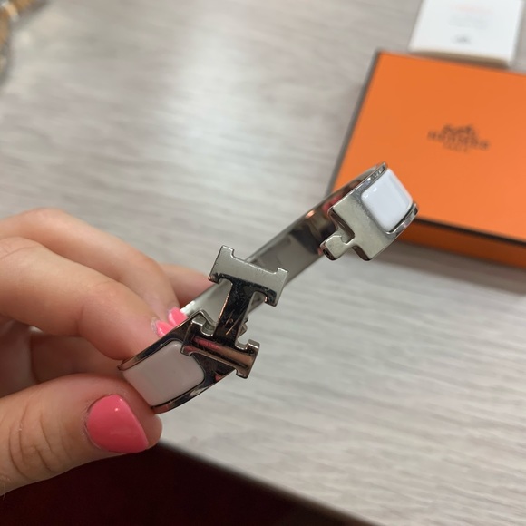 ** MAKE AN OFFER** Hermes Clic H Bracelet White PM - Picture 6 of 7